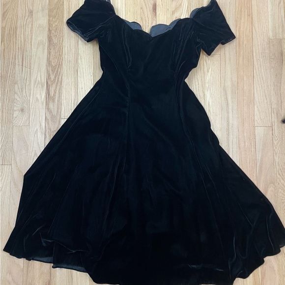 80s Velvet Goth Dress Black 7/8 Tulle 80s 90s Scallop Doll Grunge Alt Party LBD - Picture 2 of 15